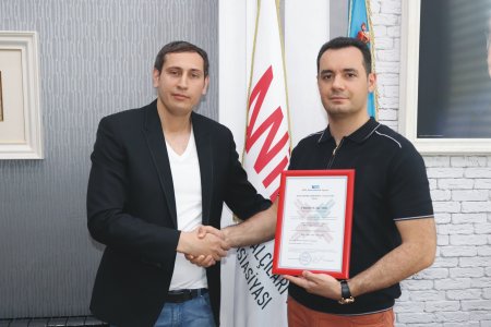 Fərhad Qaraşova beynəlxalq səviyyəli sertifikat təqdim olundu