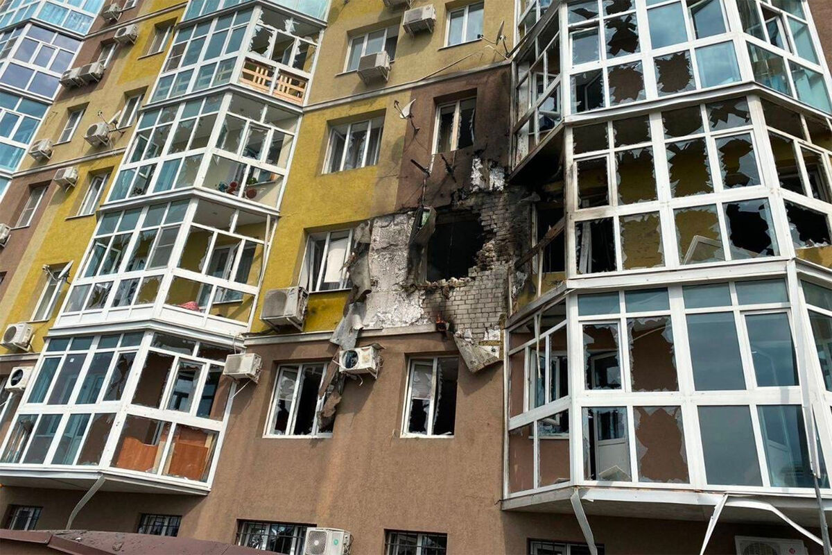 Rusiyada PUA yaşayış binasının üstünə düşdü