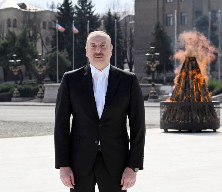 Prezidenti İlham Əliyev Xankəndi şəhərində Novruz tonqalını alovlandırıb