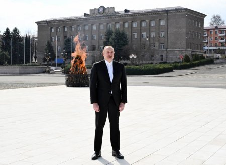 Prezidenti İlham Əliyev Xankəndi şəhərində Novruz tonqalını alovlandırıb
